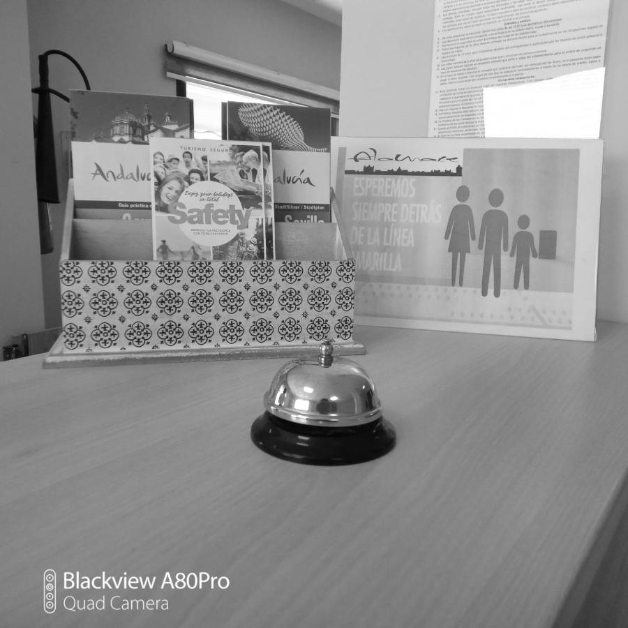Hostal Alamare Sevilla Kültér fotó