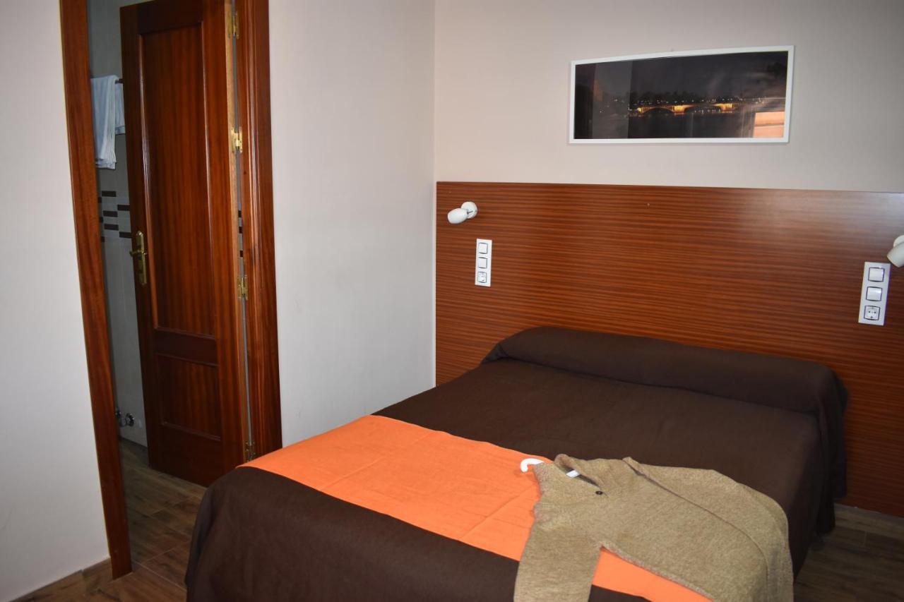 Hostal Alamare Sevilla Kültér fotó